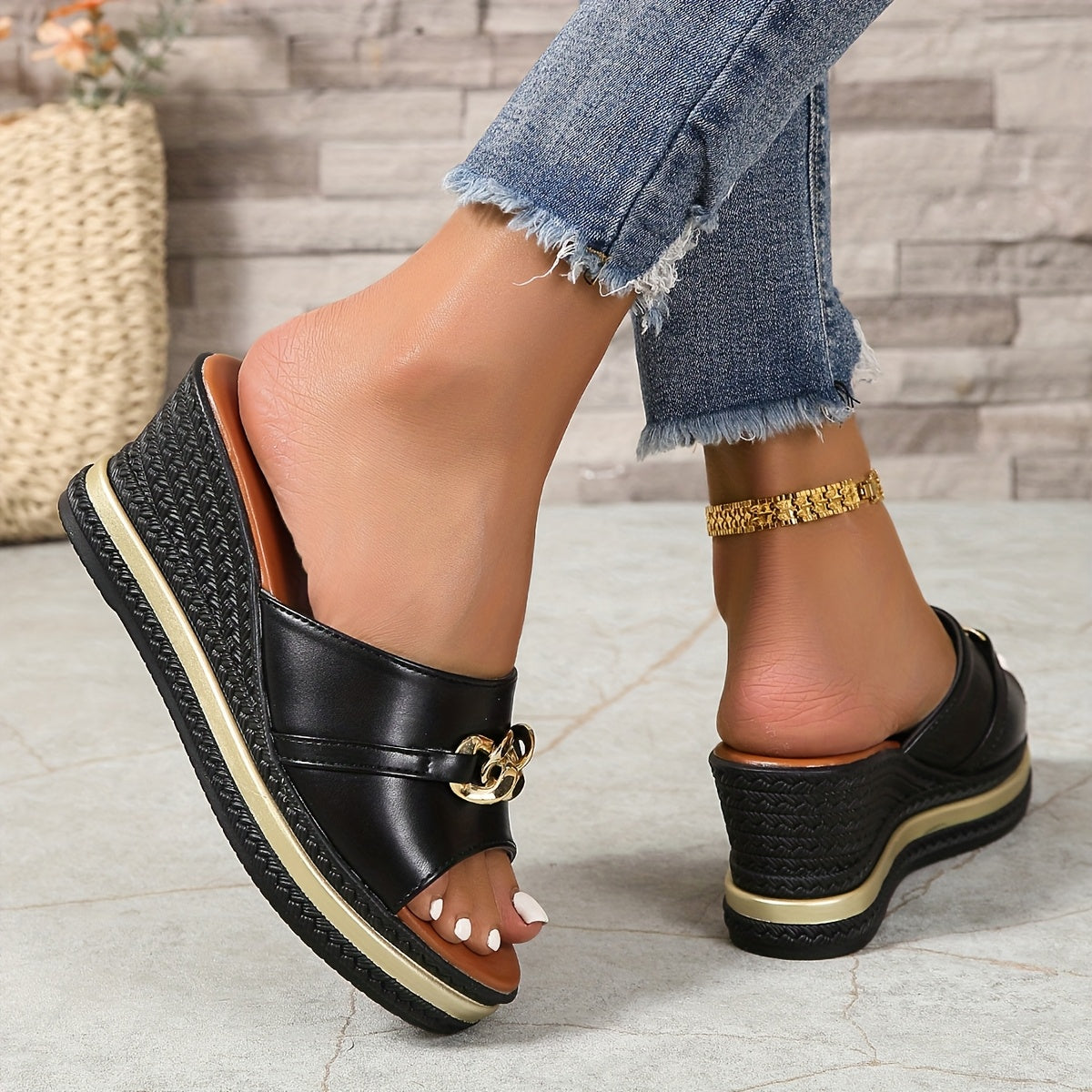 Seravine™ | Chic Orthopaedic Sandals with Golden Buckle